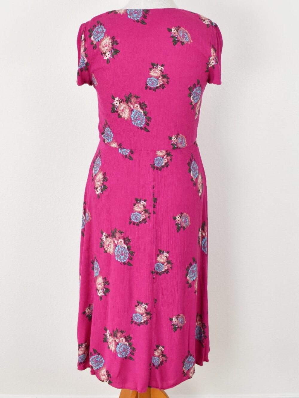 Wayf Floral Crinkle Midi Dress - L - Picture 7 of 10